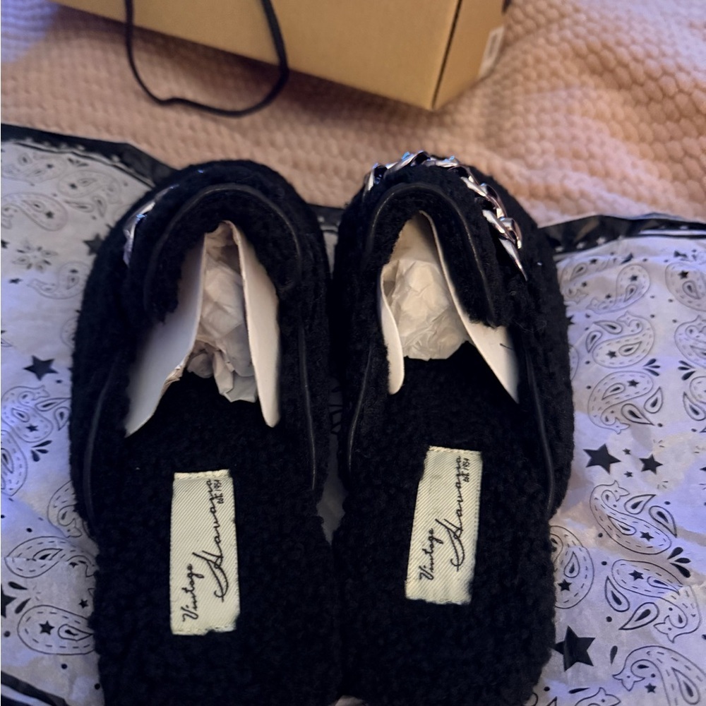 Vintage Havana Black Textured Loafers with Chain - Picture 7 of 8